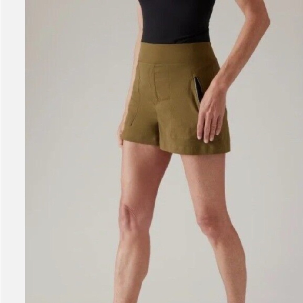 Athleta Trekkie north shorts